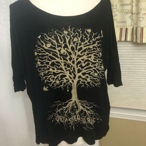 🌸 great shirt dress up or down